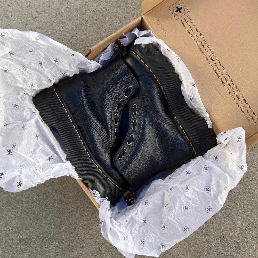Doc Martens Sinclair platform boots